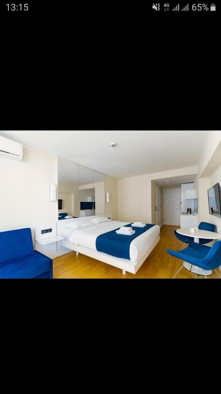 Lux Apartaments Batumi Quarto foto