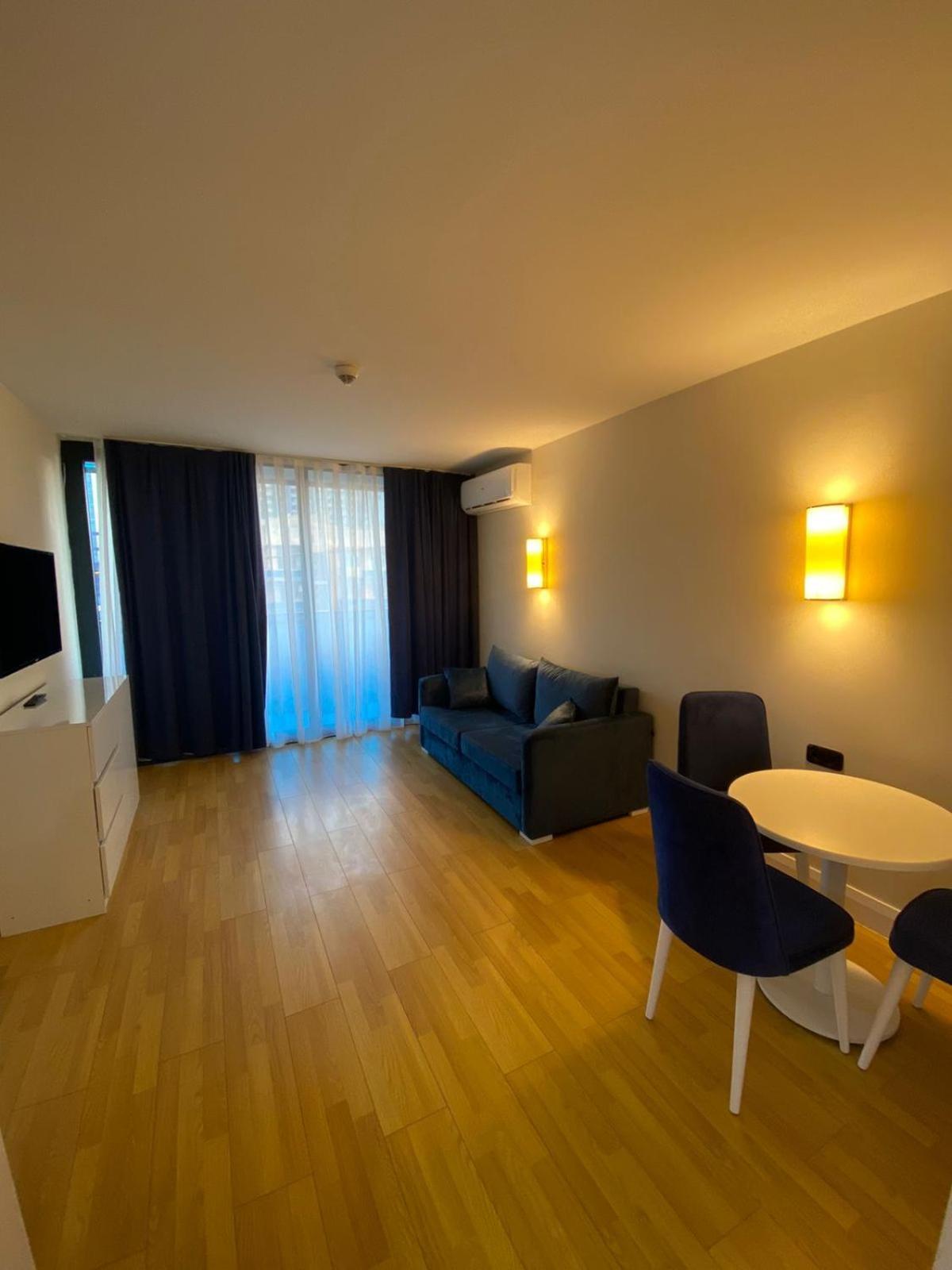 Lux Apartaments Batumi Quarto foto